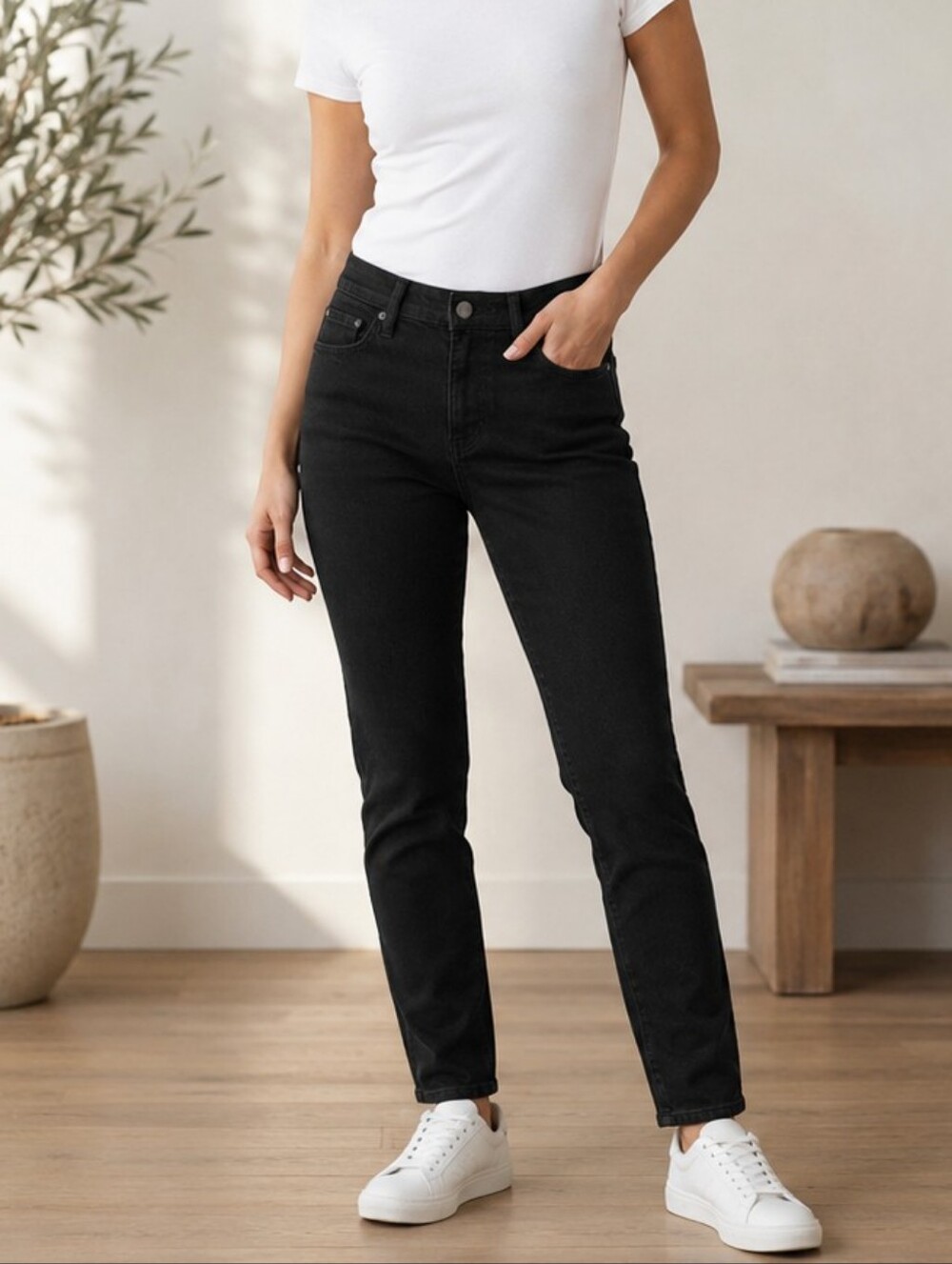 Universal Thread Women’s 80s Slim Jeans Size: 4 Regular Color: Black NWT
